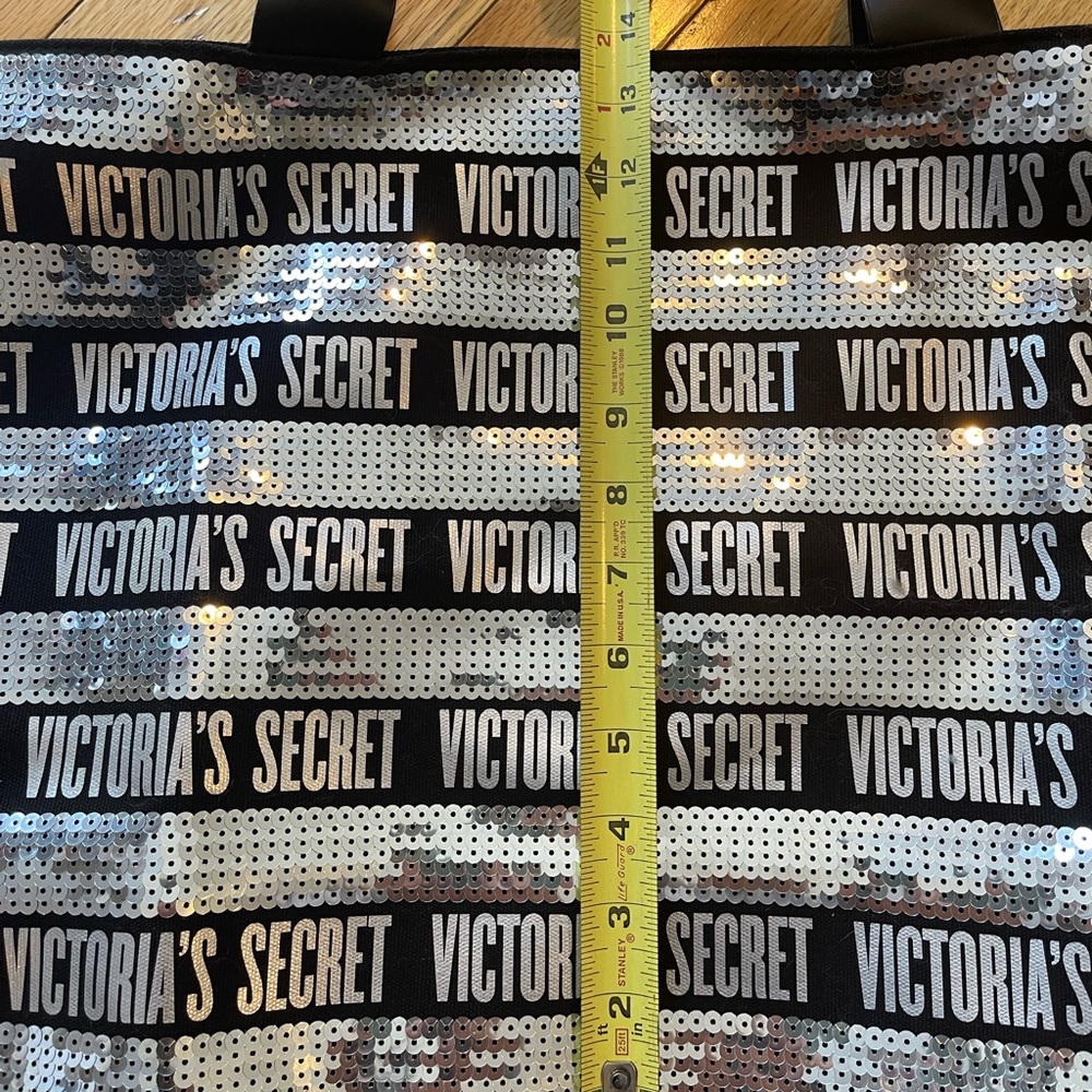 Victoria’s Secret Overnight Bag - Picture 4 of 5